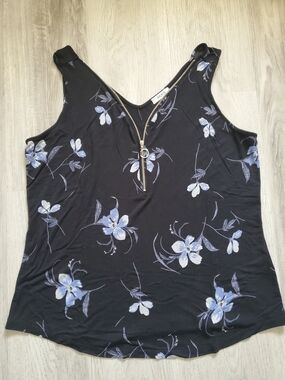 💐5/$35💐 Sleeveless Black And Blue Floral Zip-Front Tank Top - Ricki's - M